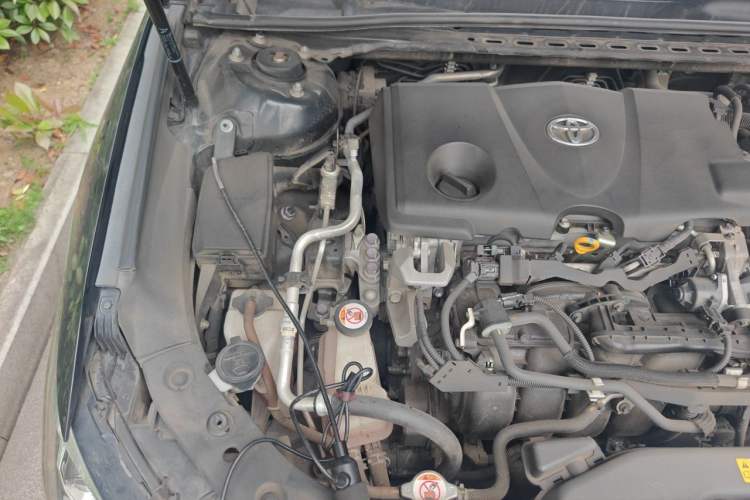 Used Toyota Avalon 2019 Dual-Engine 2.5L Luxury Edition China VI Standard Engine Bay Right