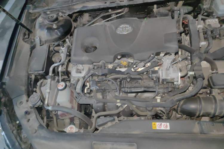 Used Toyota Avalon 2019 Dual-Engine 2.5L XLE Prestige Version China VI Standard Engine Bay Right