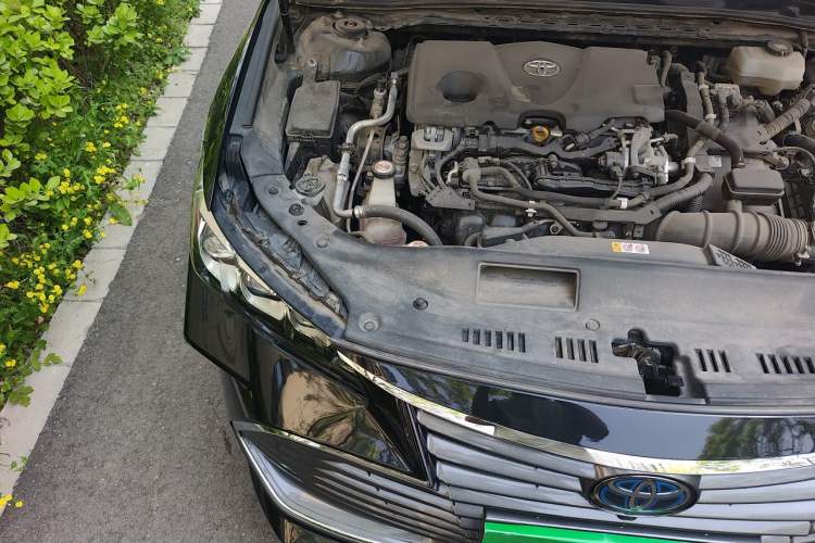 Used Toyota Avalon 2019 Dual-Engine 2.5L XLE Prestige Version China VI Standard Engine Bay Right