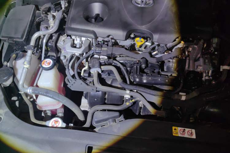 Used Toyota Avalon 2019 Dual-Engine 2.5L Limited Flagship Edition China VI Standard Engine Bay Right