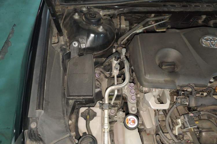 Used Toyota Avalon 2019 Dual-Engine 2.5L Luxury Edition China VI Standard Engine Bay Right