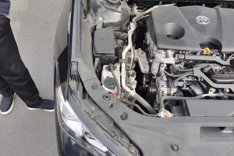 Used Toyota Avalon 2019 2.0L Ambition Edition China VI Engine Bay Right