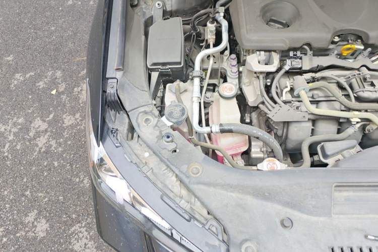 Used Toyota Avalon 2019 Dual-Engine 2.5L Luxury Edition China VI Standard Engine Bay Right
