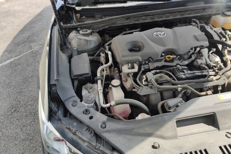 Used Toyota Avalon 2019 Dual-Engine 2.5L XLE Prestige Version China VI Standard Engine Bay Right