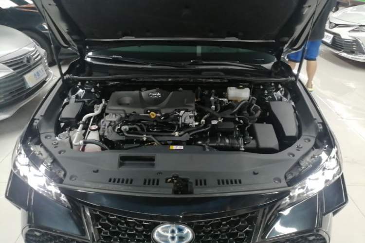 Used Toyota Avalon 2019 Dual-Engine 2.5L XLE Prestige Version China VI Standard Engine Bay
