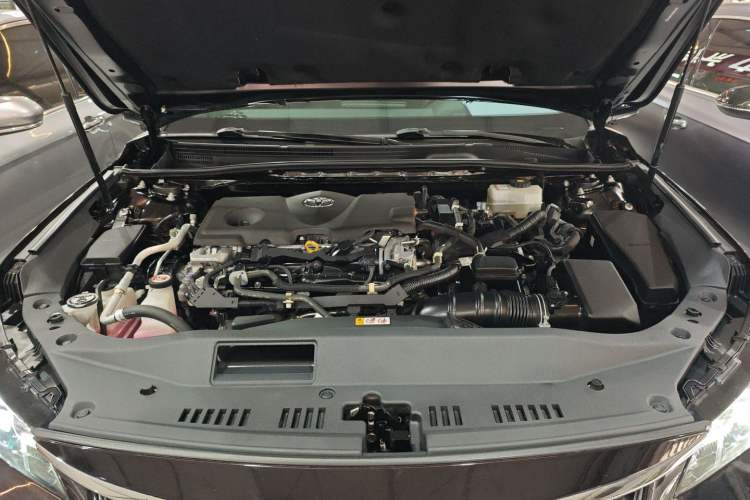 Used Toyota Avalon 2019 Dual-Engine 2.5L Luxury Edition China VI Standard Engine Bay