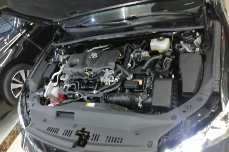 Used Toyota Avalon 2019 Dual-Engine 2.5L XLE Prestige Version China VI Standard Engine Bay
