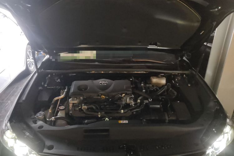 Used Toyota Avalon 2019 Dual-Engine 2.5L XLE Prestige Version China VI Standard Engine Bay