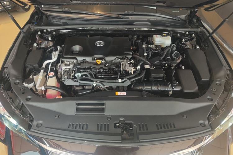 Used Toyota Avalon 2019 Dual-Engine 2.5L XLE Prestige Version China VI Standard Engine Bay