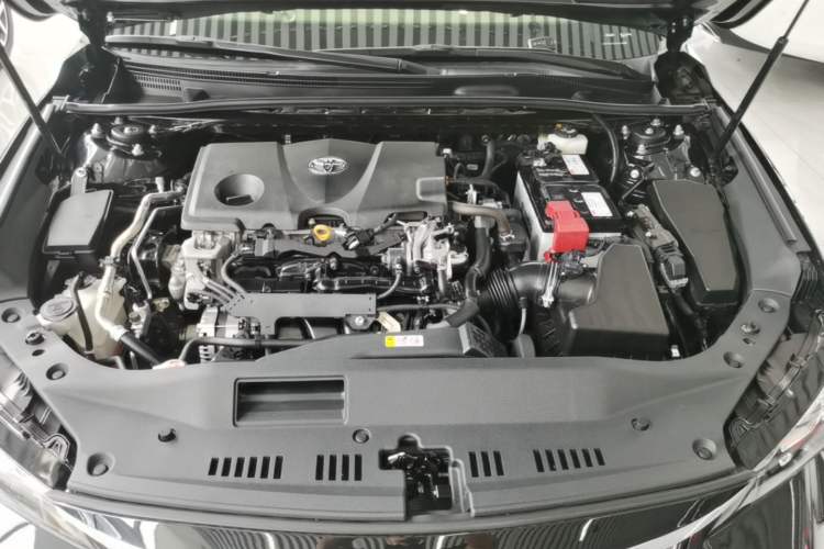 Used Toyota Avalon 2019 2.5L Touring Premium Version China VI Standard Engine Bay