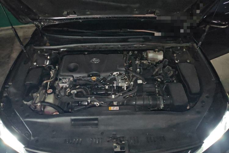 Used Toyota Avalon 2019 Dual-Engine 2.5L XLE Prestige Version China VI Standard Engine Bay