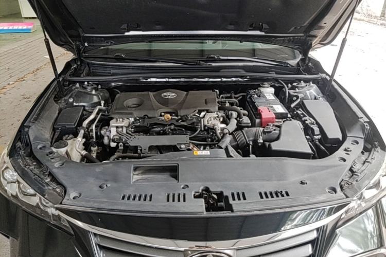 Used Toyota Avalon 2019 2.5L Touring Premium Version China VI Standard Engine Bay