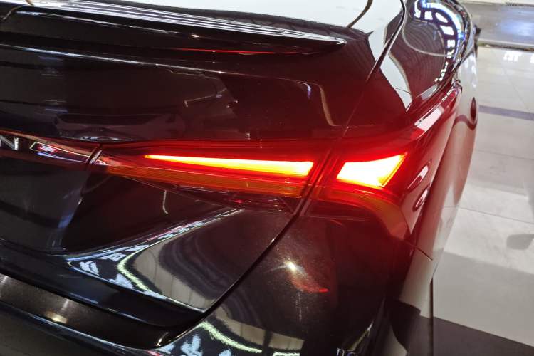 Used Toyota Avalon 2019 2.0L Luxury Edition China VI Standard Exterior 1