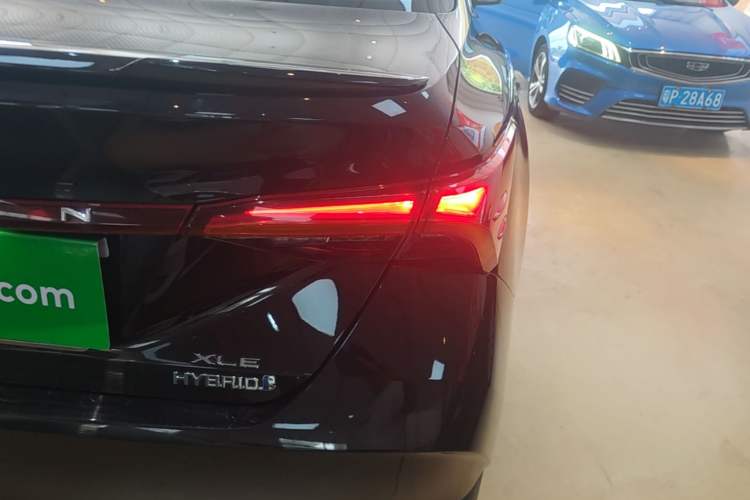 Used Toyota Avalon 2019 Dual-Engine 2.5L XLE Prestige Version China VI Standard Exterior 1