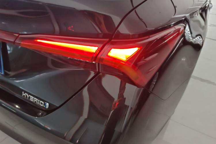 Used Toyota Avalon 2019 Dual-Engine 2.5L XLE Prestige Version China VI Standard Exterior 3