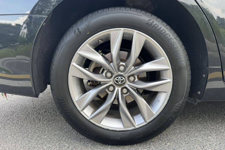 Used Toyota Avalon 2019 2.0L Luxury Edition China VI Standard Exterior 3