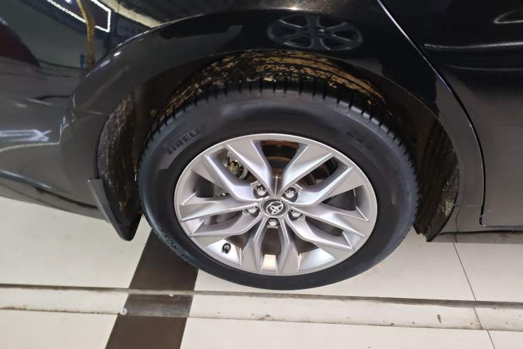 Used Toyota Avalon 2019 2.0L Luxury Edition China VI Standard Exterior 3