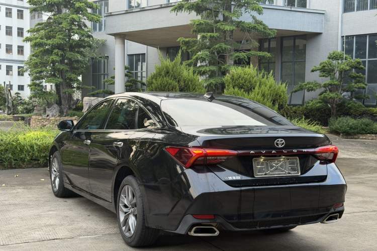 Used Toyota Avalon 2019 2.0L Luxury Edition China VI Standard Exterior 3