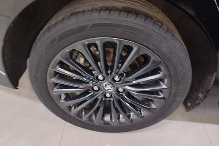 Used Toyota Avalon 2019 2.0L XLE Premium Edition China VI Exterior 3