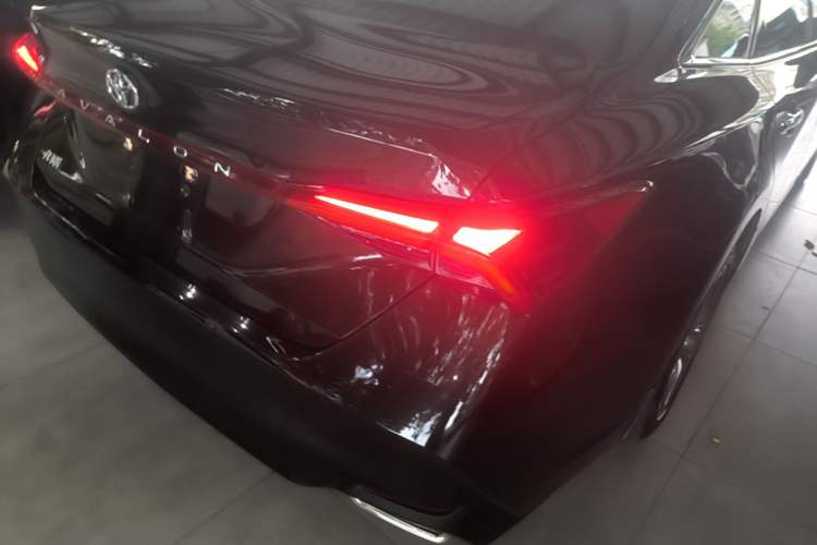 Used Toyota Avalon 2019 2.0L Luxury Edition China VI Standard Exterior 3