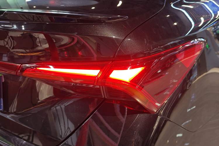 Used Toyota Avalon 2019 2.5L Ambition Version China VI Standard Exterior 3