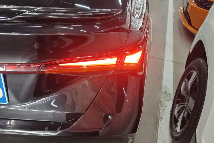 Used Toyota Avalon 2019 2.0L Luxury Edition China VI Standard Exterior 3