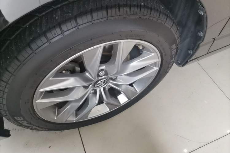 Used Toyota Avalon 2019 2.0L Ambition Edition China VI Exterior 4