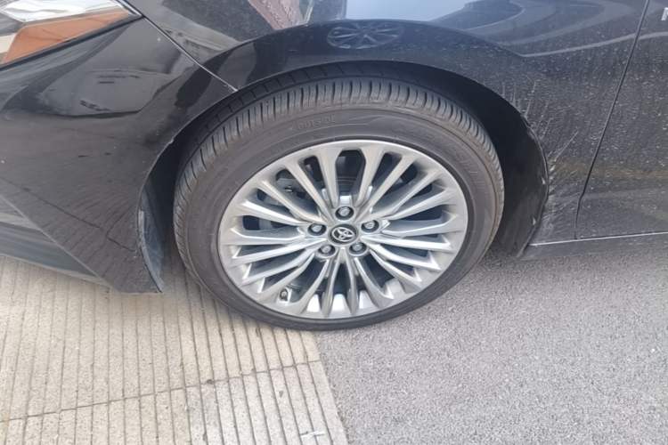 Used Toyota Avalon 2019 Dual-Engine 2.5L XLE Prestige Version China VI Standard Exterior 4