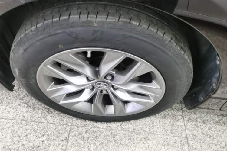 Used Toyota Avalon 2019 2.5L Ambition Version China VI Standard Exterior 4