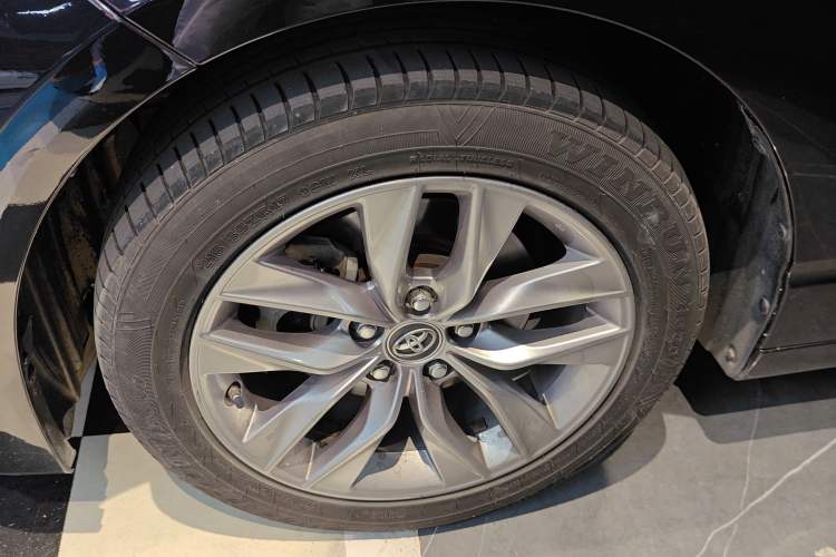 Used Toyota Avalon 2019 2.5L Ambition Version China VI Standard Exterior 4
