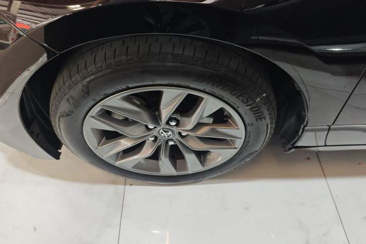 Used Toyota Avalon 2019 Dual-Engine 2.5L Luxury Edition China VI Standard Exterior 4