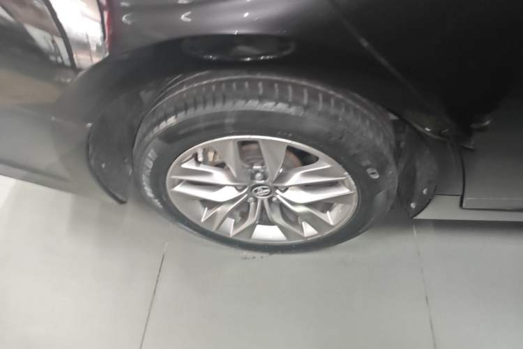 Used Toyota Avalon 2019 Dual-Engine 2.5L Luxury Edition China VI Standard Exterior 5