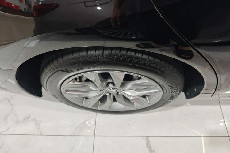 Used Toyota Avalon 2019 Dual-Engine 2.5L Luxury Edition China VI Standard Exterior 5