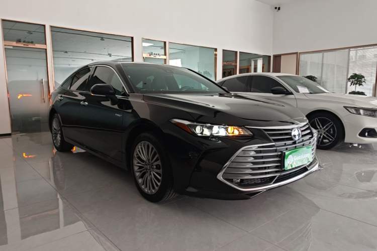 Used Toyota Avalon 2019 Dual-Engine 2.5L XLE Prestige Version China VI Standard Front Right 45 Deg