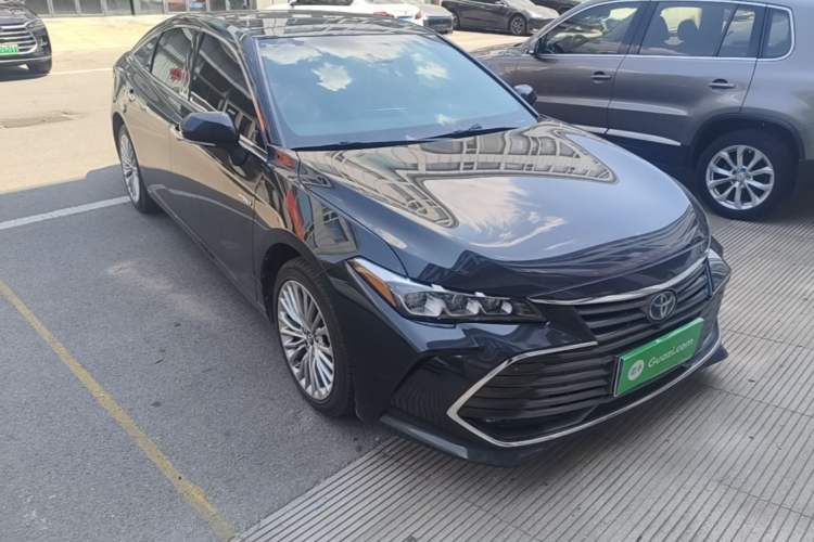 Used Toyota Avalon 2019 Dual-Engine 2.5L XLE Prestige Version China VI Standard Front Right 45 Deg