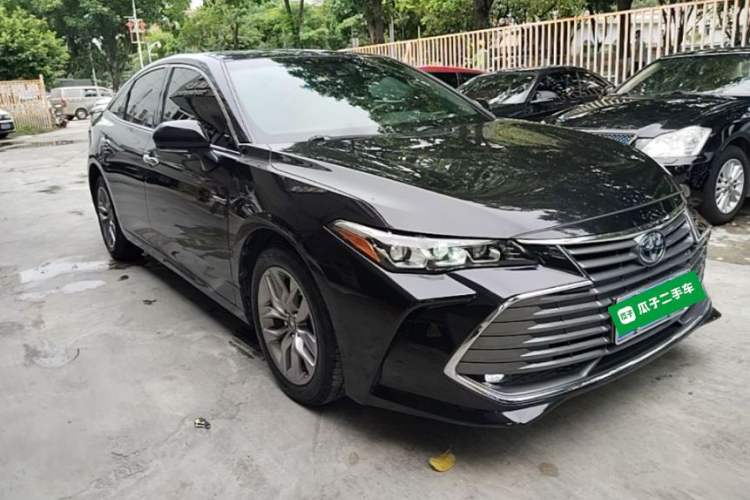 Used Toyota Avalon 2019 Dual-Engine 2.5L Luxury Edition China VI Standard Front Right 45 Deg