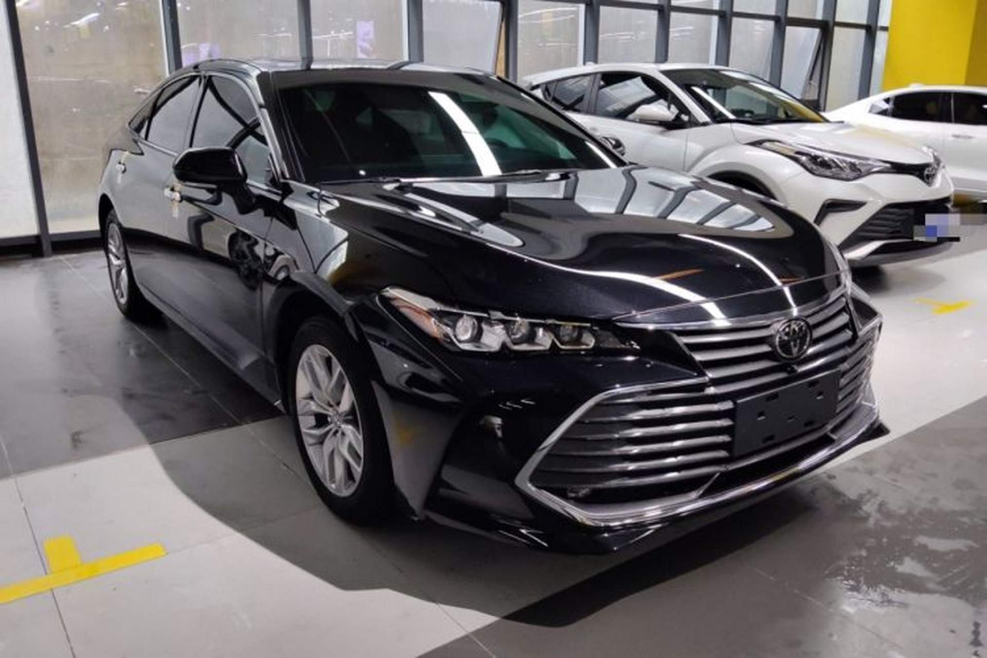 Used Toyota Avalon 2019 2.0L Ambition Edition China VI Front Right 45 Deg