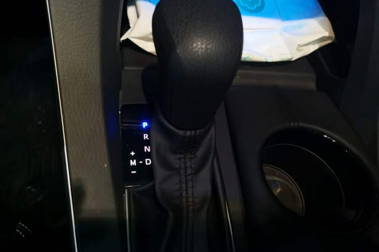 Used Toyota Avalon 2019 2.0L Ambition Edition China VI Gear Lever