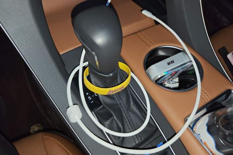 Used Toyota Avalon 2019 Dual-Engine 2.5L Limited Flagship Edition China VI Standard Gear Lever