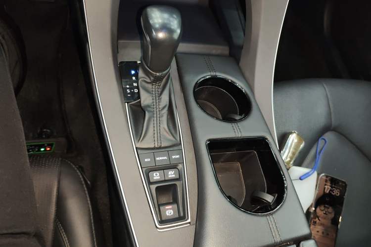Used Toyota Avalon 2019 Dual-Engine 2.5L Luxury Edition China VI Standard Gear Lever