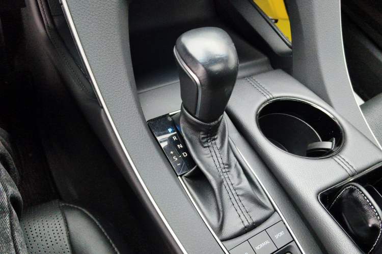 Used Toyota Avalon 2019 Dual-Engine 2.5L Luxury Edition China VI Standard Gear Lever