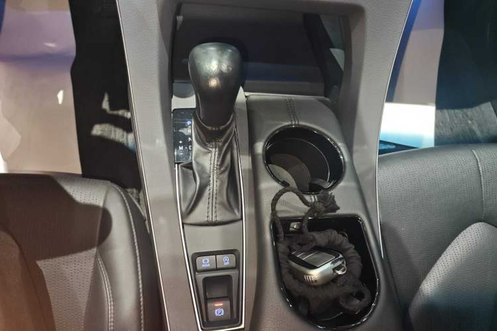 Used Toyota Avalon 2019 2.0L Luxury Edition China VI Standard Gear Lever