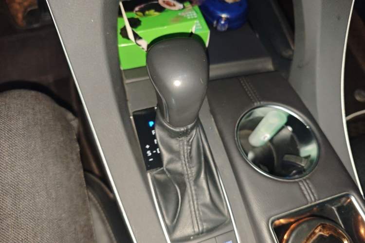 Used Toyota Avalon 2019 2.5L Touring Premium Version China VI Standard Gear Lever