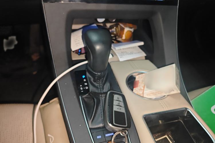 Used Toyota Avalon 2019 Dual-Engine 2.5L XLE Prestige Version China VI Standard Gear Lever