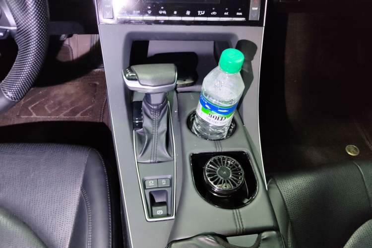 Used Toyota Avalon 2019 2.0L Luxury Edition China VI Standard Gear Lever