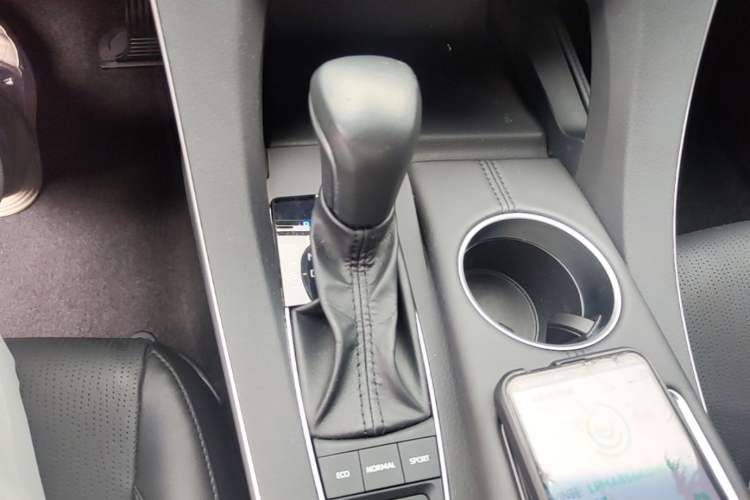 Used Toyota Avalon 2019 Dual-Engine 2.5L XLE Prestige Version China VI Standard Gear Lever
