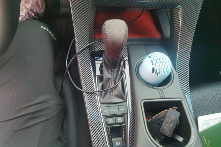 Used Toyota Avalon 2019 Dual-Engine 2.5L XLE Prestige Version China VI Standard Gear Lever
