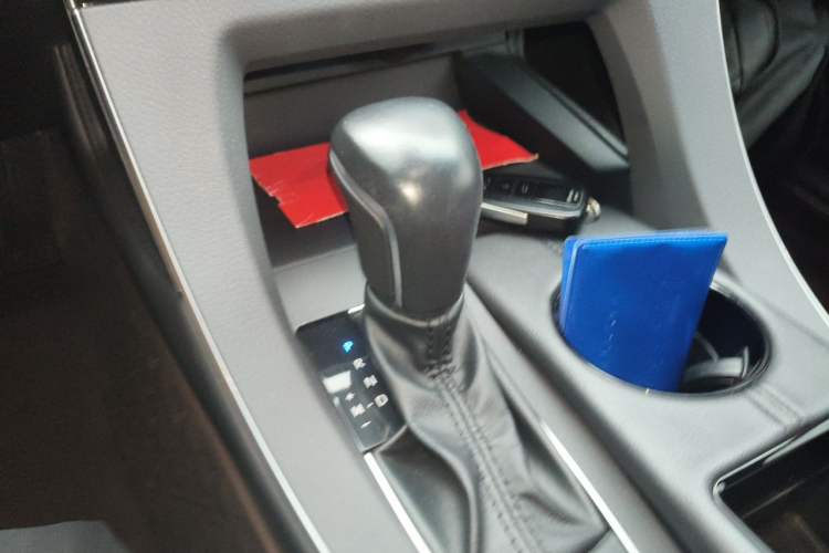Used Toyota Avalon 2019 2.0L XLE Premium Edition China VI Gear Lever