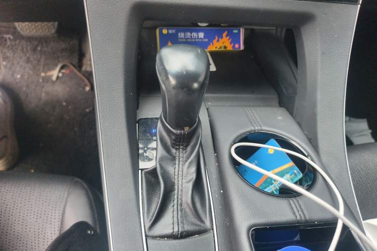 Used Toyota Avalon 2019 2.0L Luxury Edition China VI Standard Gear Lever