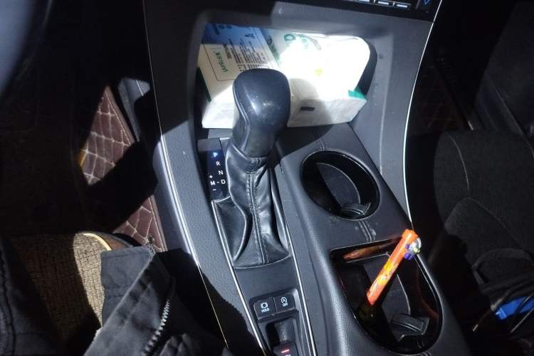 Used Toyota Avalon 2019 2.0L XLE Premium Edition China VI Gear Lever